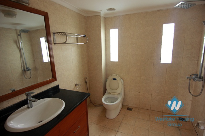 Nice house for rent with 2 bedrooms in Tay Ho area .